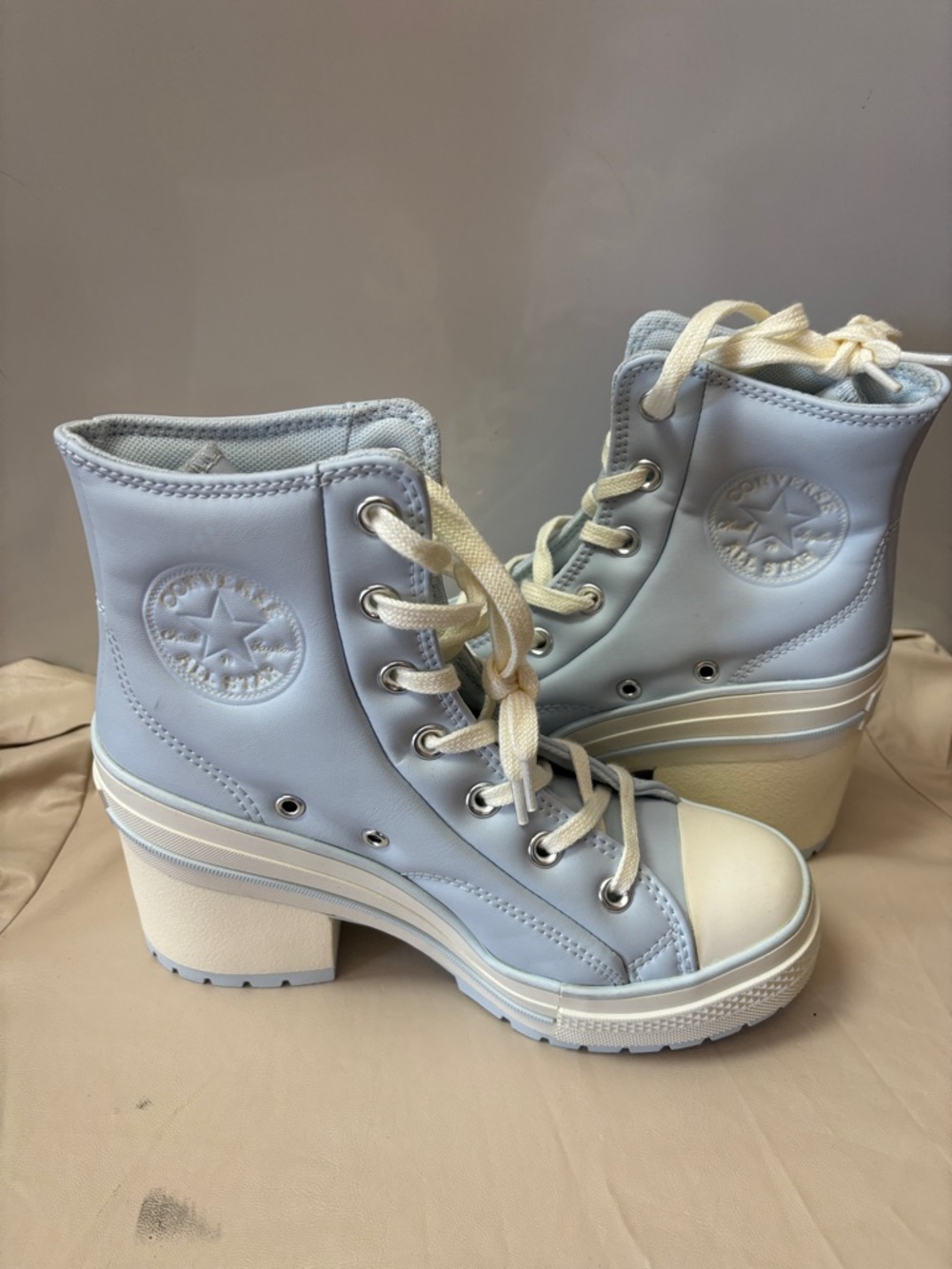 Converse chuck 70 de luxe Platform Lace-Up Heeled Boots. size 5